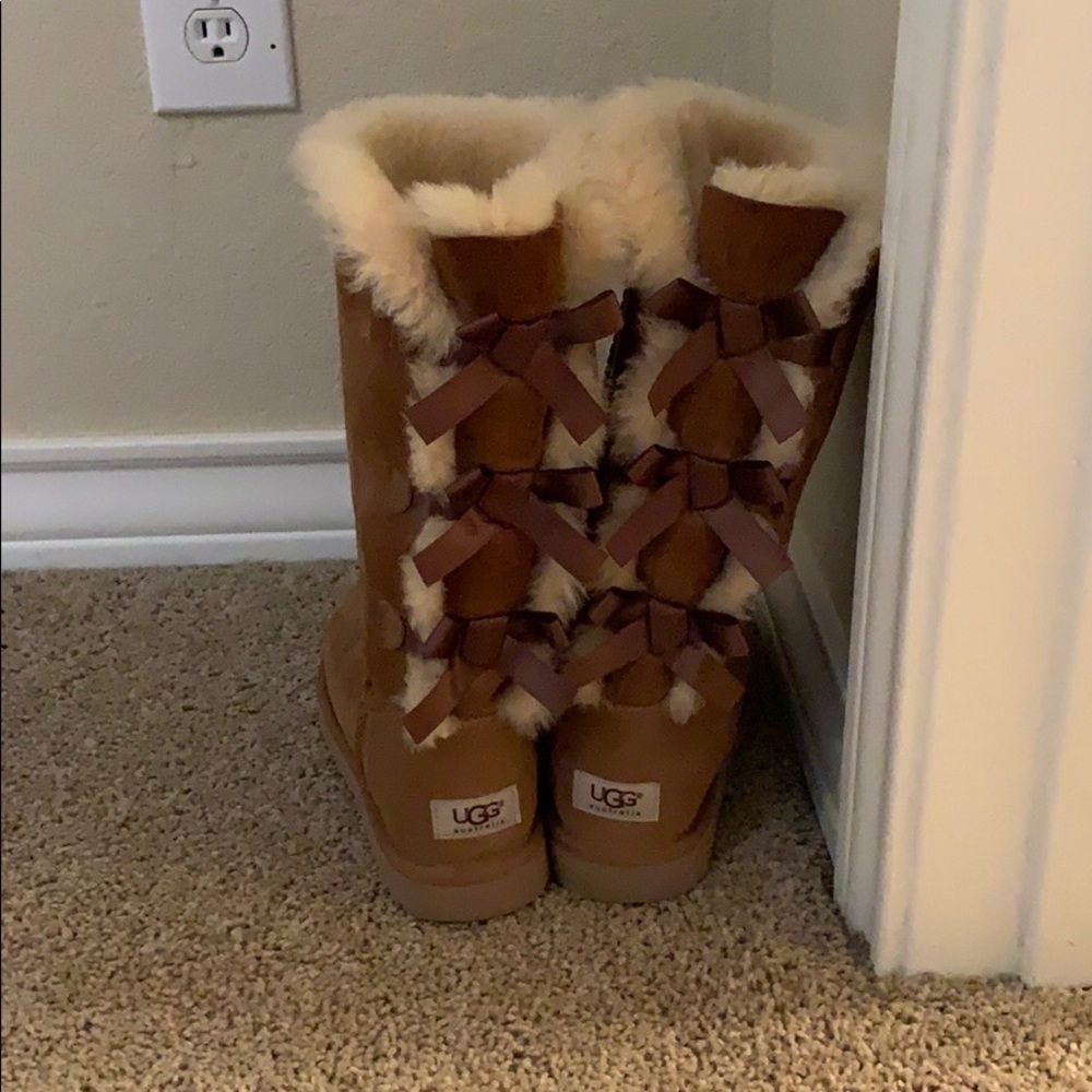 Tall Bailey bow size 7 uggs.